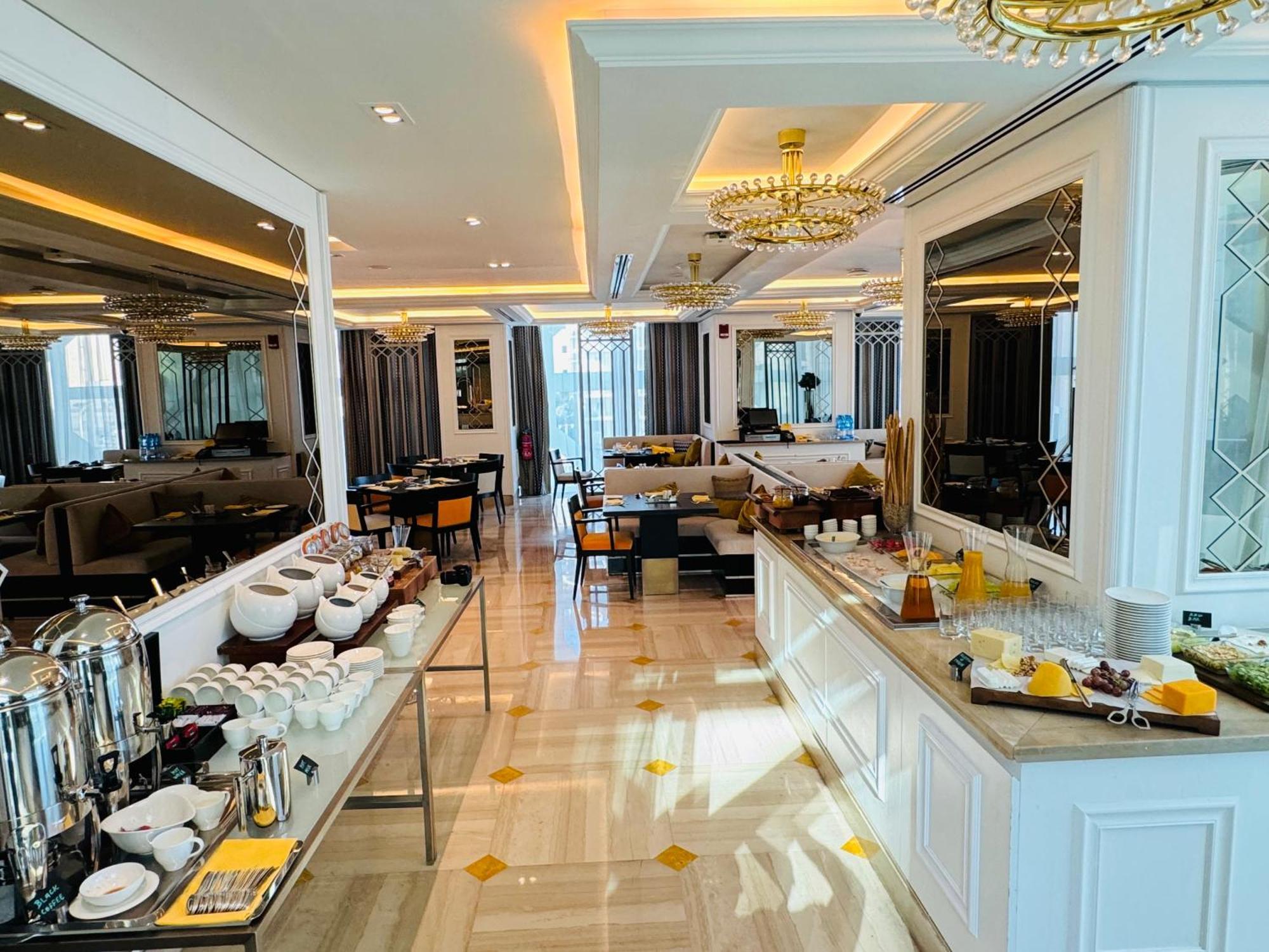 Готель Shaza Доха Екстер'єр фото The restaurant at the hotel