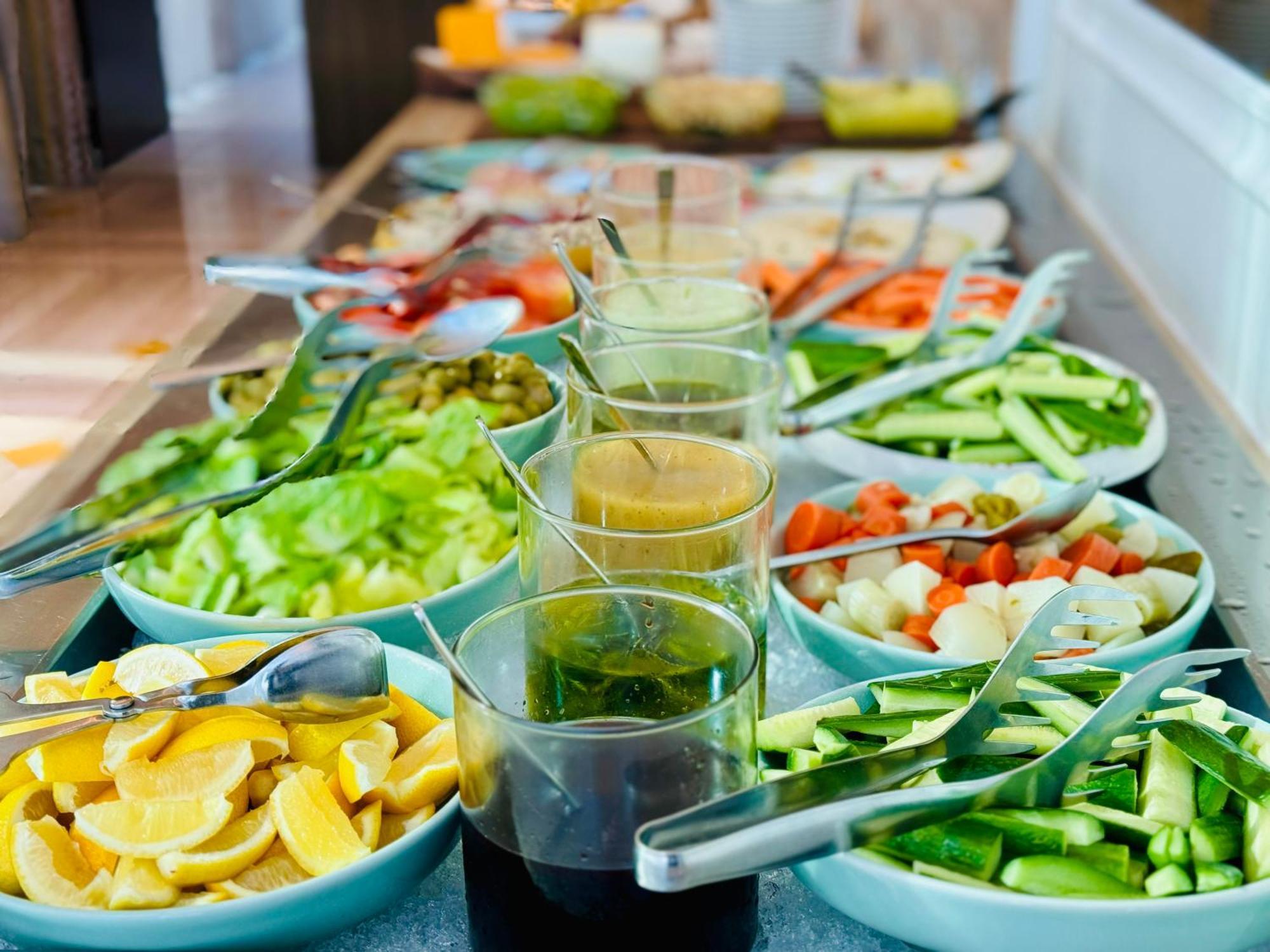 Готель Shaza Доха Екстер'єр фото A salad bar